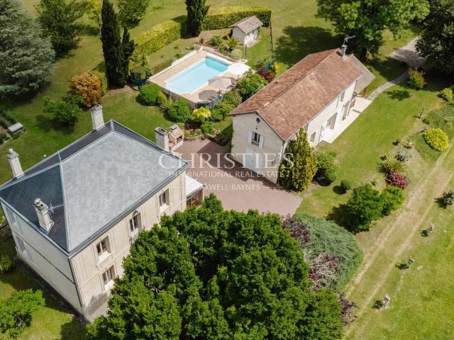 Propriété familiale avec gîte, piscine et terrain – À 30 min. 241m² Saint Laurent d'Arce