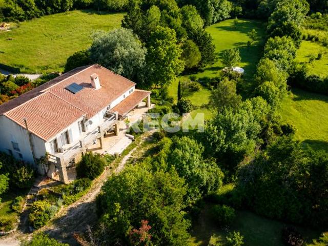 Propriété familiale avec dépendance 368 m2