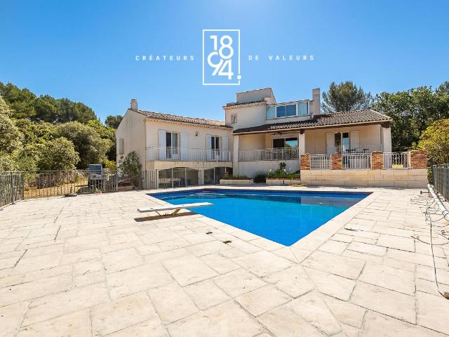 Propriété familiale avec dépendance, piscine et sauna de 280 m² à Tavernes