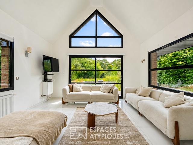 Propriété familiale avec piscine naturelle et jardin boisé