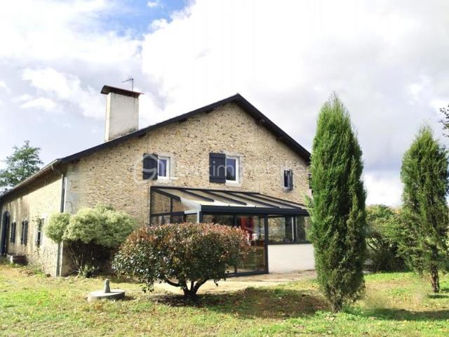 PROPRIÉTÉ FAMILIALE À LABATUT CALME, NATURE, ET DÉPENDANCES: Une Vie au Vert dans une Propriété pleine de charme !