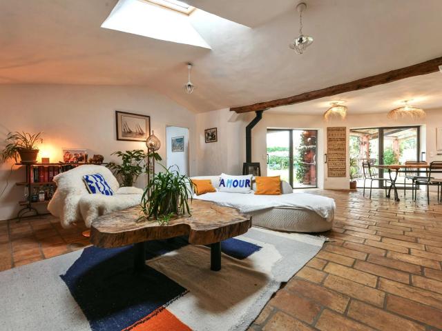 Propriété familiale charmante de 222 m2 avec jardin et pisci. 221m² Uzès