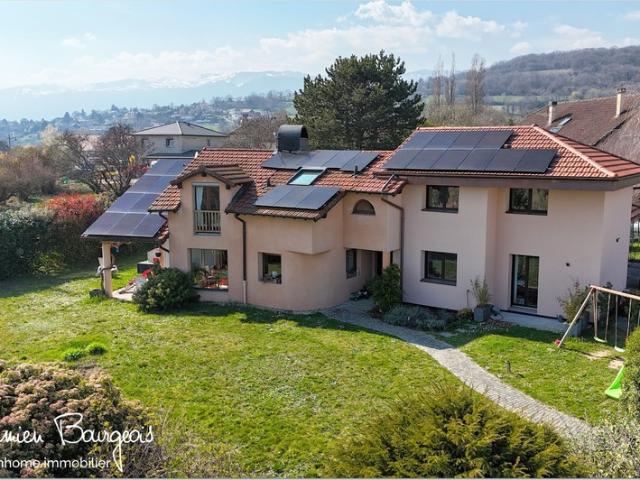 Propriété familiale d’exception avec grand jardin arboré et espaces lumineux