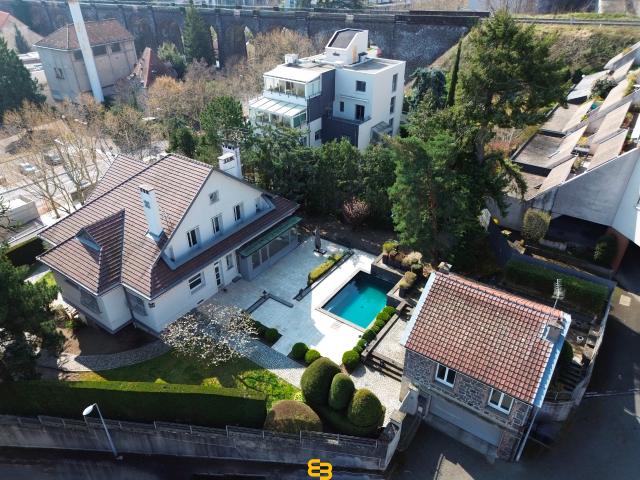 Propriété familiale de caractère 350 m2 habitables 7 chambres piscine pavillon indépendant