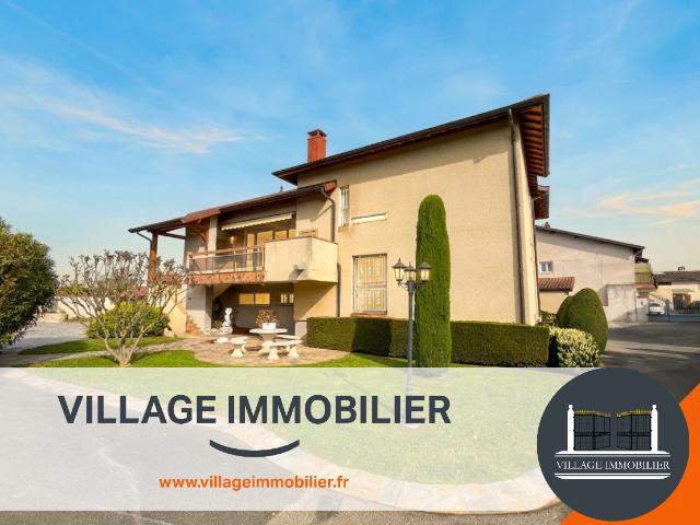 Propriété familiale de caractère avec piscine et dépendances