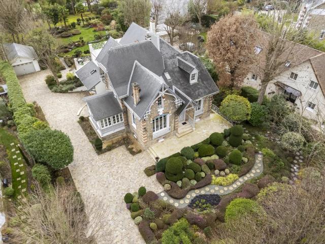 Vidéo disponible sur l'onglet 360° Propriété familiale d'exception de 400 m², nichée au cœur d'un Parc protégé