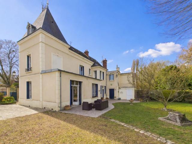 Propriété familiale sur un beau terrain de Nogent Le Roi
