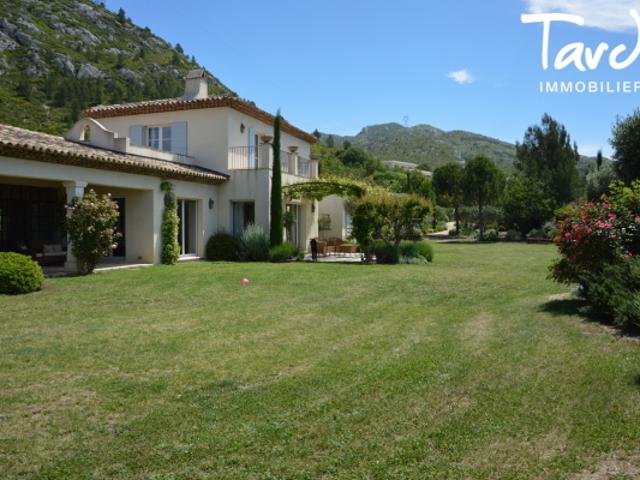 Propriété familiale, terrain plat, vues dégagées 13420 GEMENOS