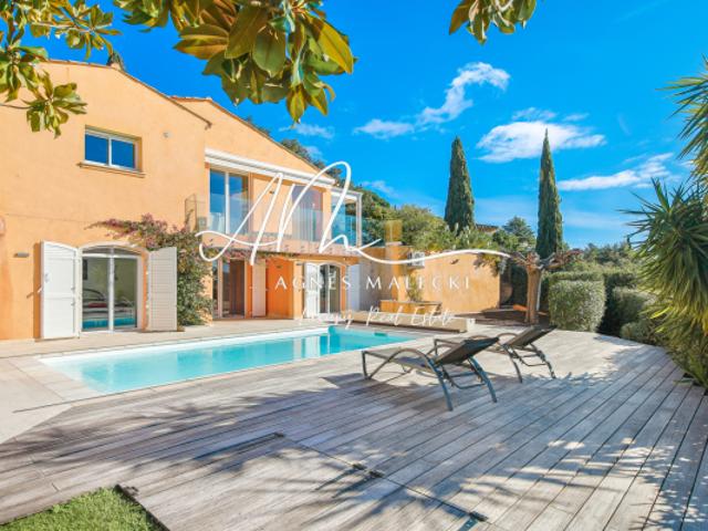 PROPRIETE HAUT DE GAMME FACE A UNE SUBLIME VUE SUR LA MER