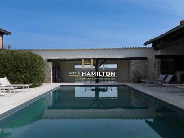 PROPRIETE HAUT DE GAMME, PISCINE ET DEPENDANCES SUR DOMAINE DE 5 HA