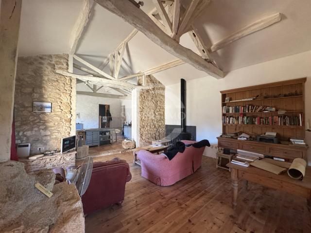 Propriété historique avec dépendances Vélines 127m² Vélines