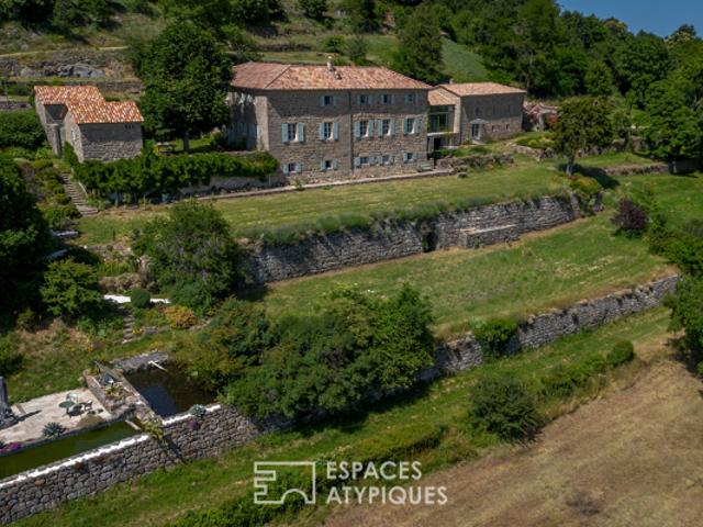 Propriété historique avec salle de concert et vue panoramique sur l'Ardèche