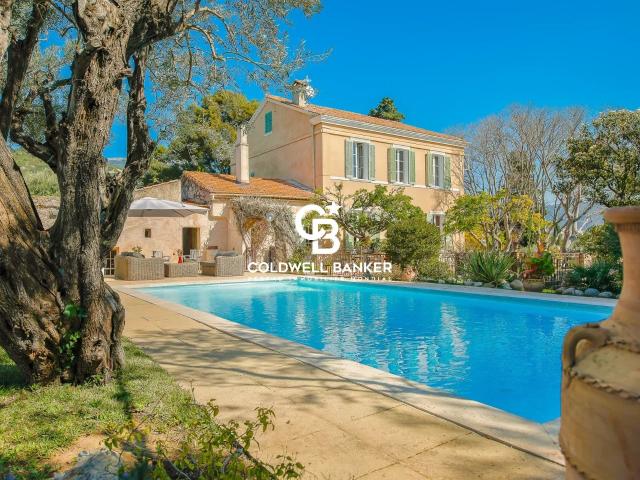 Propriété historique d’exception, parc arboré et piscine, proche ville – Toulon 83200