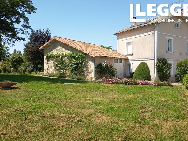 Propriété idéale offrant un potentiel de gîte ou de location Maison, dépendance et petite maison à rénover