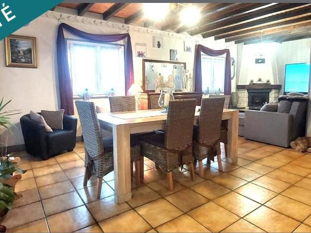 Propriété isolée 2 maisons Grange Puits Etang sur 2 hectares