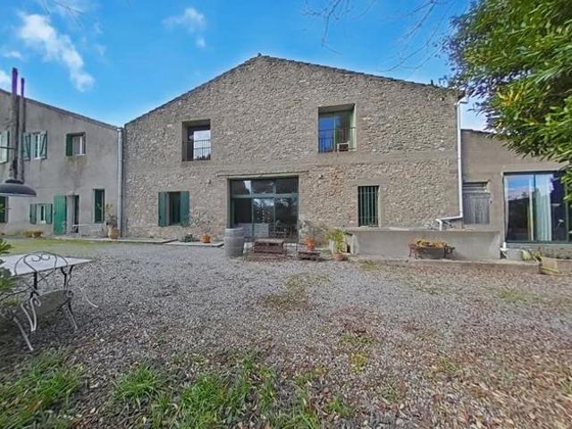 Propriété Ouveillan 402 m² habitables Piscine & dépendances