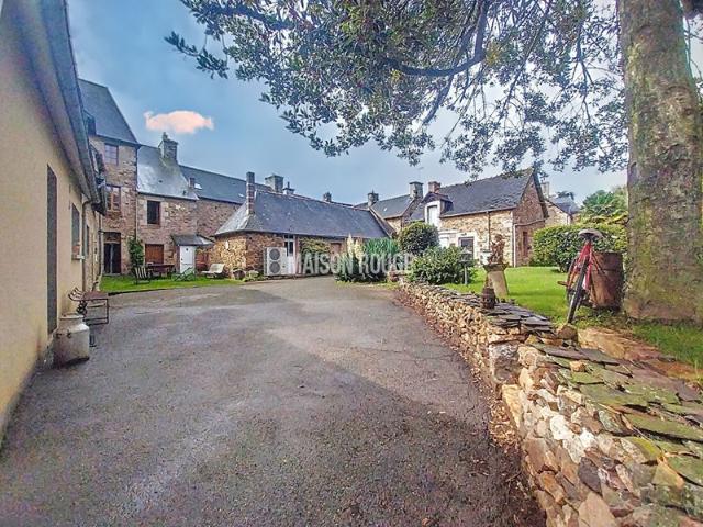 RARE SUR LE MARCHÉ PROPRIETÉ LANVOLLON 12 pièces + 1 GITE T3