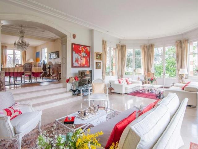 Propriété Le Vésinet 327 m² 10 pièces