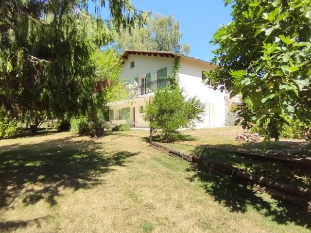Propriété Lumineuse, Endroit Enchanteur, Bordure de Rivière. 143m² Alloue