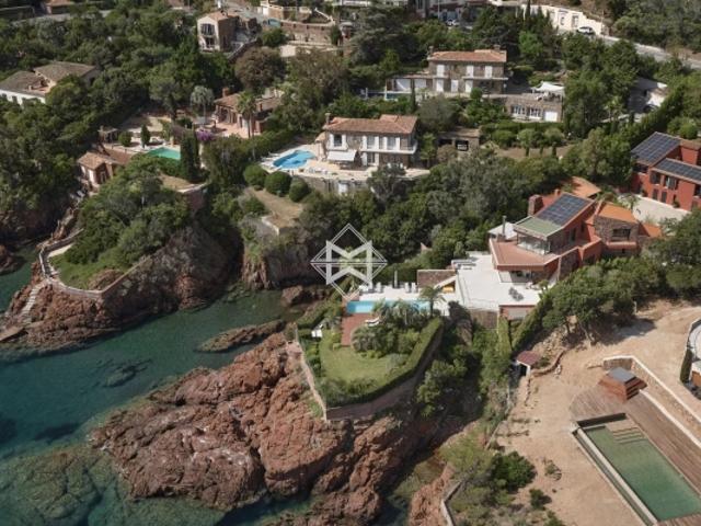 Propriété moderne pied dans l'eau
