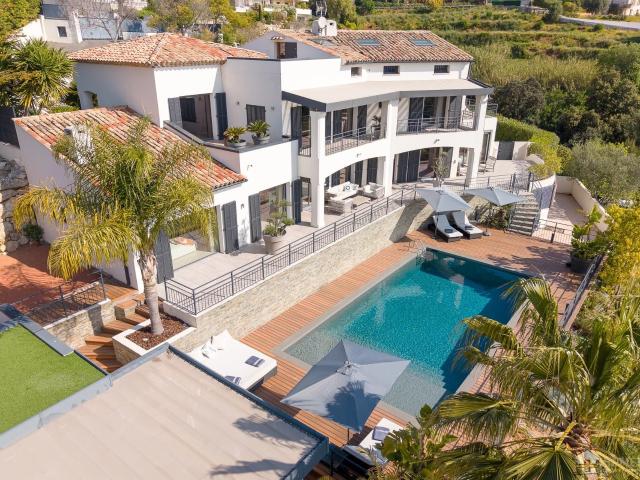 Propriété moderne provençale d’exception dans un domaine pri. 300m² Cagnes sur Mer