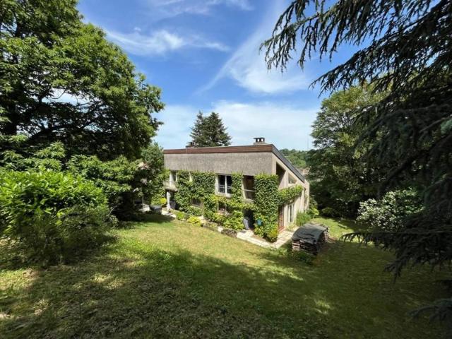 PROPRIÉTÉ MONTCENIS