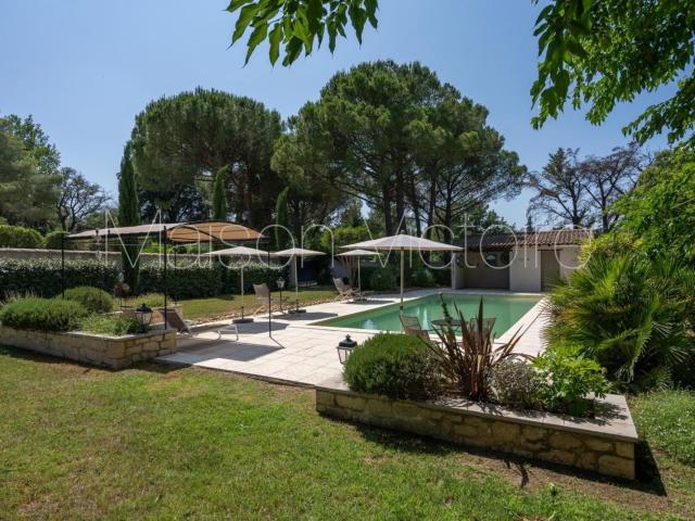 Propriété magnifiquement rénovée avec gîte et piscine 324m² Loriol du Comtat
