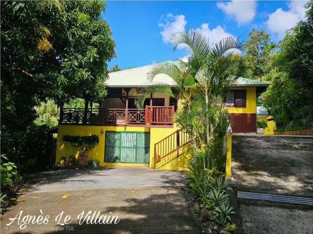 Propriété Maison + Gites sur 9 650 m2 de Terrain