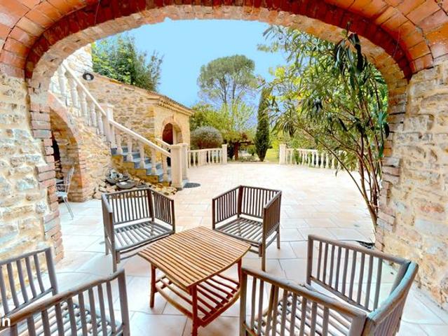 Propriété / Mas terrain arboré avec piscine