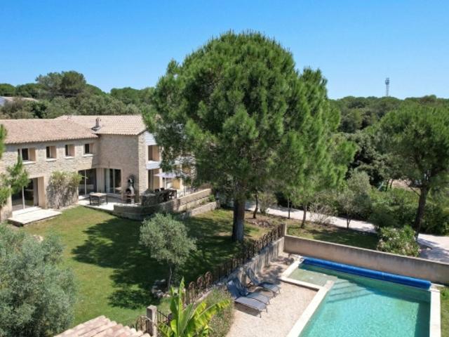 Propriété méridionale de 150 m² et jardin de 1500 m² avec piscine et spa