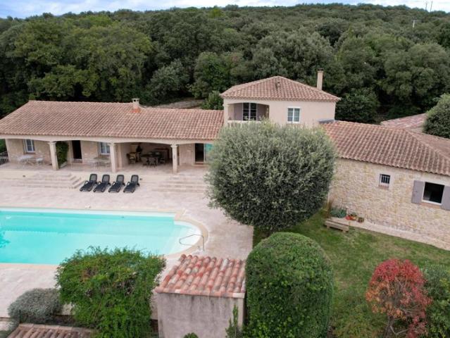 Propriété méridionale de 240 m² avec 2 gîtes et piscine