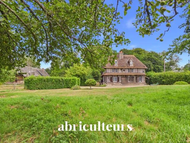 Propriété normande de caractère avec vastes dépendances en vente à Saint Julien sur Calonne 14130