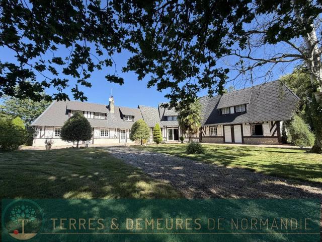 Propriété Normande Familiale Aux Volumes Généreux