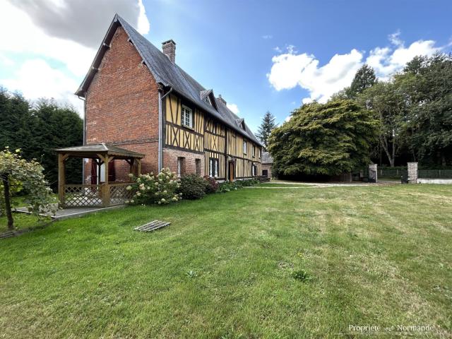 Propriété Normande Proche Des Commerces 310m² Pont Audemer