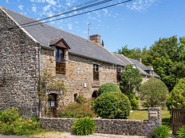 Propriété Saint Coulomb, bord de mer, 7 pièces 236 m2. Jardin paysager