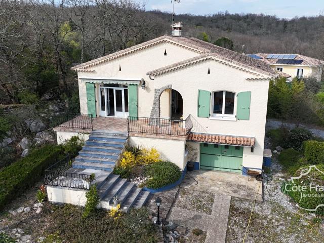 Propriété sud Ardèche de 158 m2 habitables avec piscine sur grand terrain clôturé