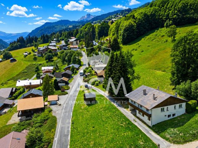 Propriété sur grand terrain à bâtir à vendre aux Gets