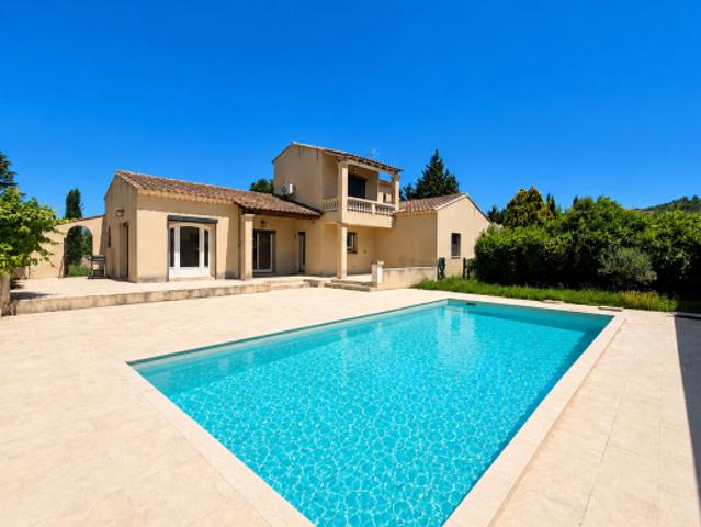Propriété sur les hauteurs de Châteaurenard avec piscine et