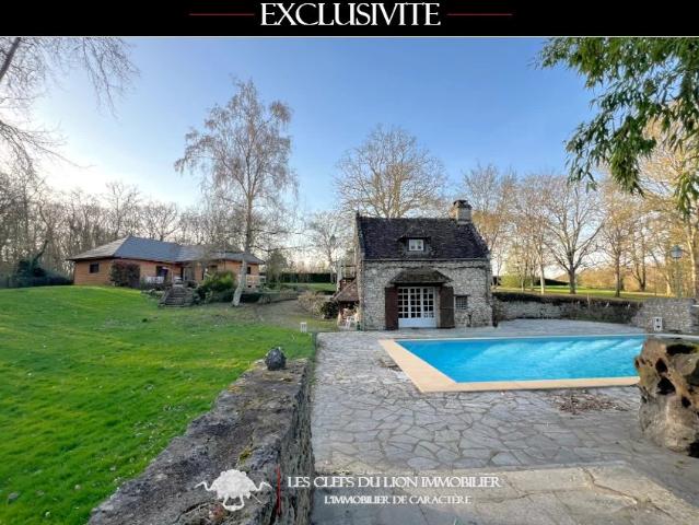 PROPRIÉTÉ SUR SON PARC DE 2 HECTARES AVEC PISCINE ET ANNEXES