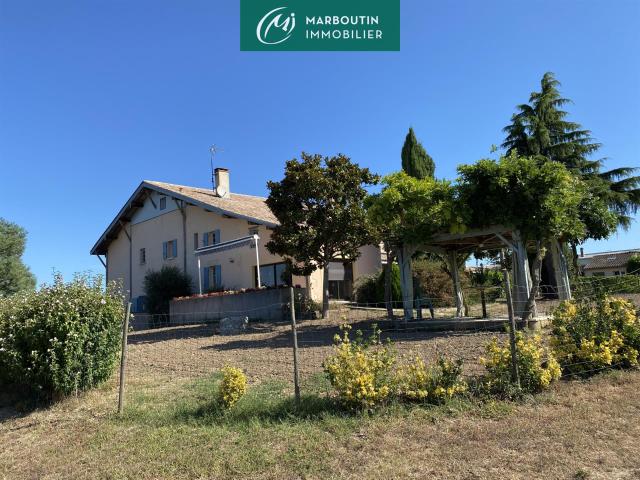 Propriété sur 2.2 hectares avec dépendances et étang. 261m² Marmande