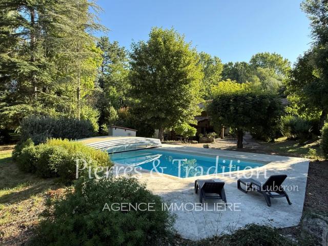 Propriété sur 3,5 Hectares de terrain avec piscine 244m² Reillanne