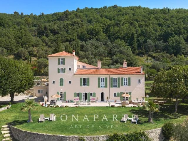Propriété suspendue entre ciel, collines et Méditerranée 665m² Grasse