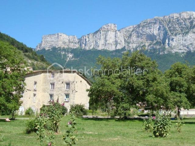 Propriété patrimoniale exceptionnelle – 700 m² – Terrain constructible'