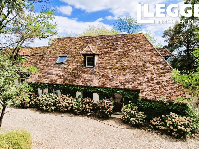 Propriété périgourdine du XVIIIe siècle avec piscine, étang et gîte près de Bergerac