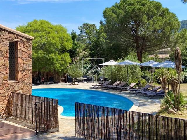 Propriété, piscine, proche Santa Giulia et Palombaggia