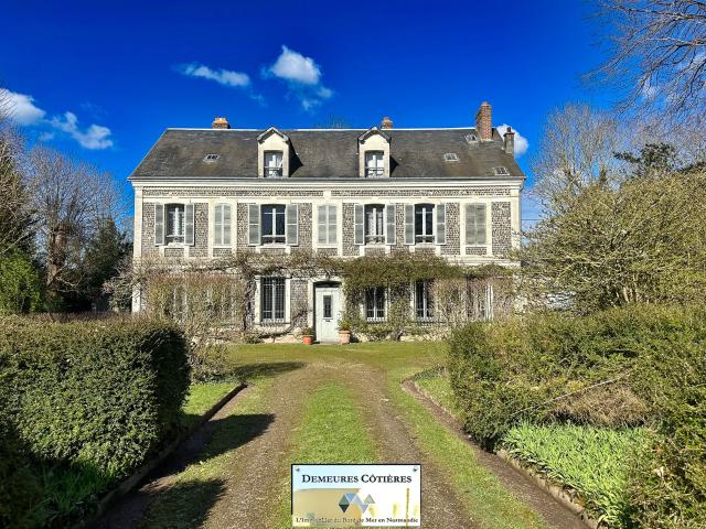 Propriété pleine de caractère et authenticité, bâtie entre18. 295m² Octeville sur Mer