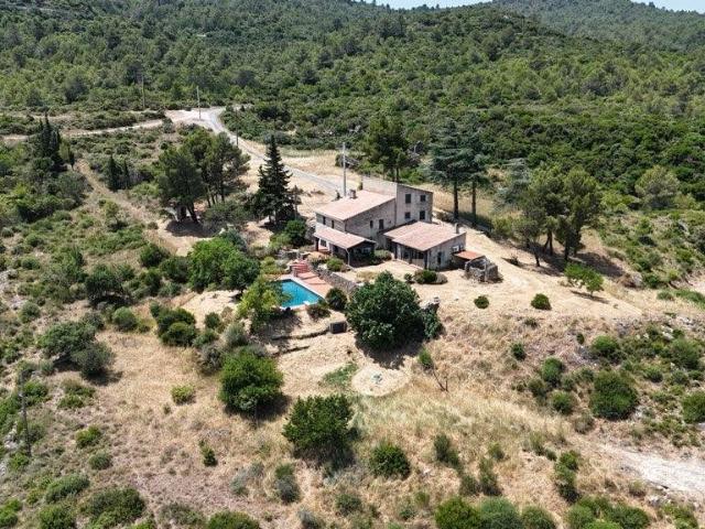 Propriété Proche de Lagrasse, à la vue à 360 °  Situé au fo. 0m² Fabrezan