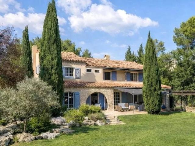 PROPRIÉTÉ PROVENÇALE AVEC PISCINE