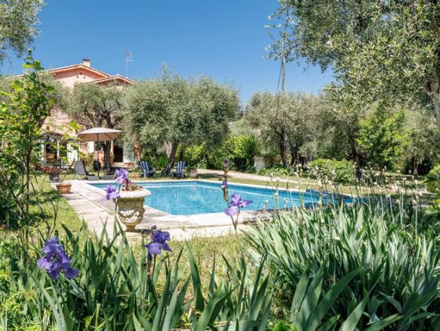 Propriété provençale d’exception T8 – calme absolu – terrain 5 030 m² avec piscine et maison d’amis T2