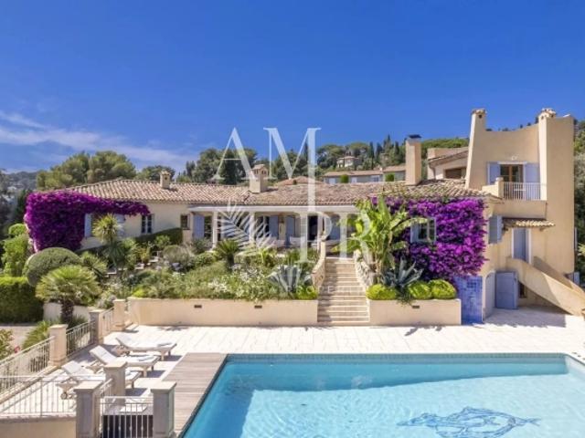 Propriété provençale proche du vieux village de 410m2